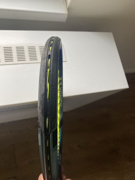 Racheta Yonex Ezone 98,greutate 305g,cap 98,maner 2