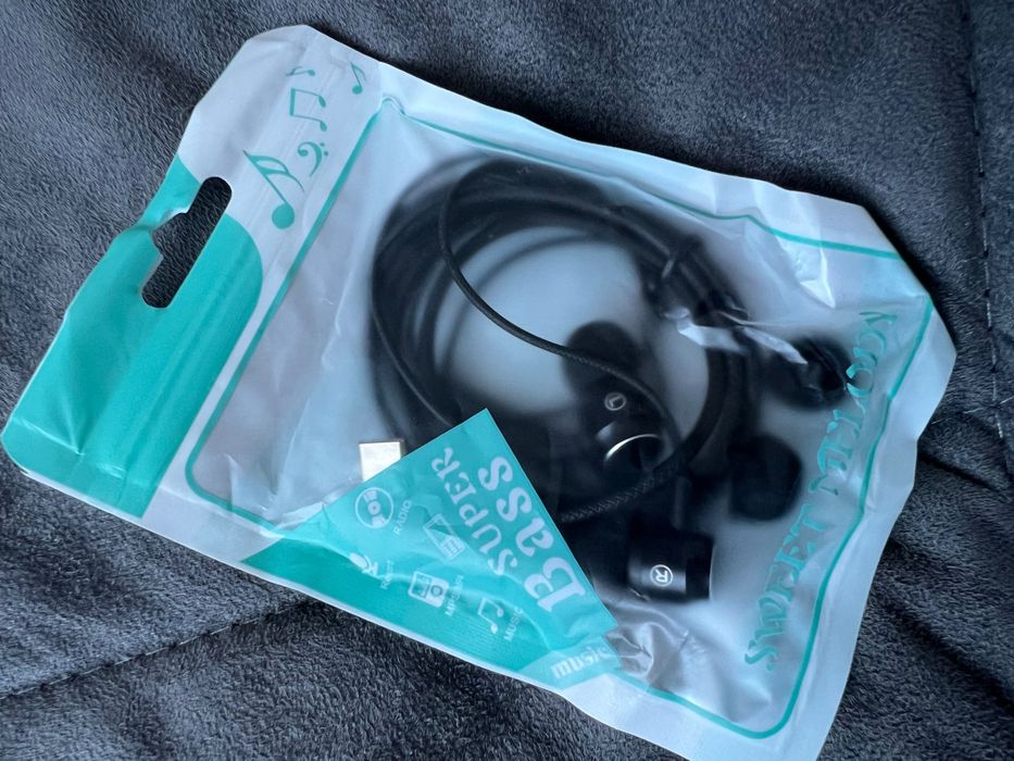 Чисто нови слушалки