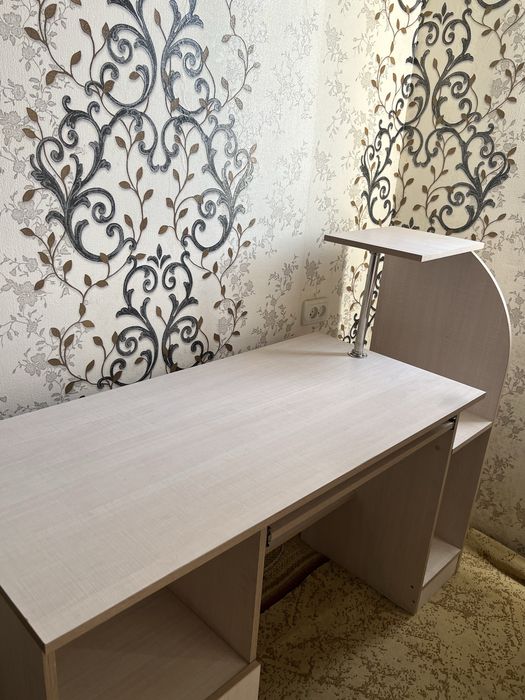 Рабочий/письменный стол для ПК/учебы