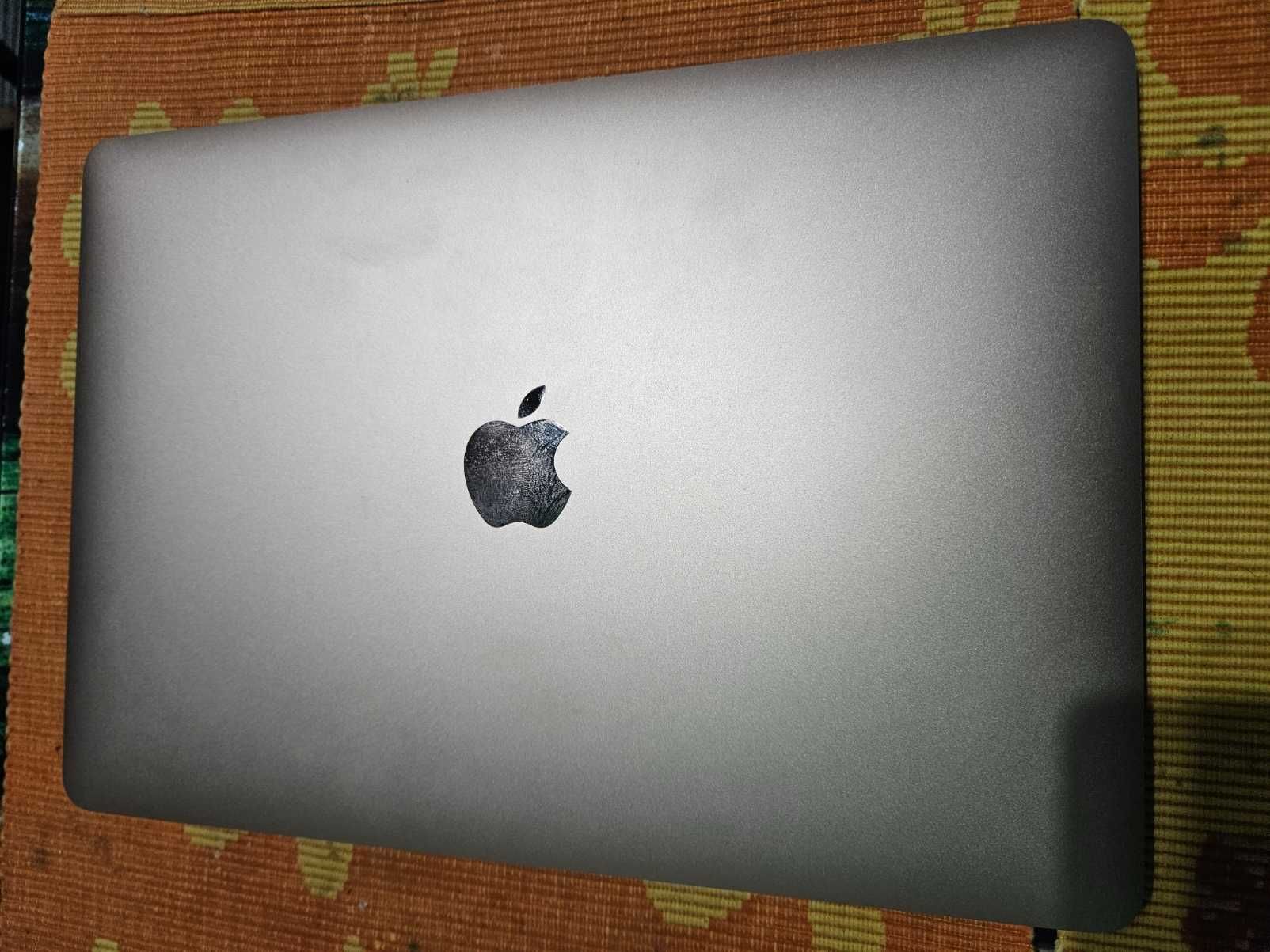 MacBook Air M1   13,3 inch cumparat in  19.10.2022