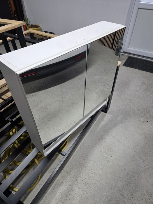 De vanzare dulap baie cu oglinda si led