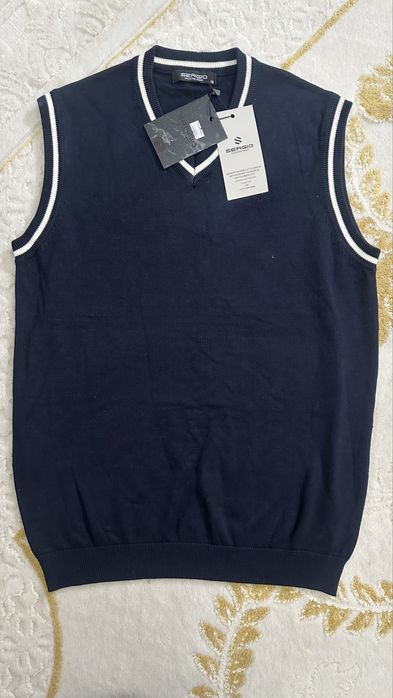 темно-синий жилет sergio