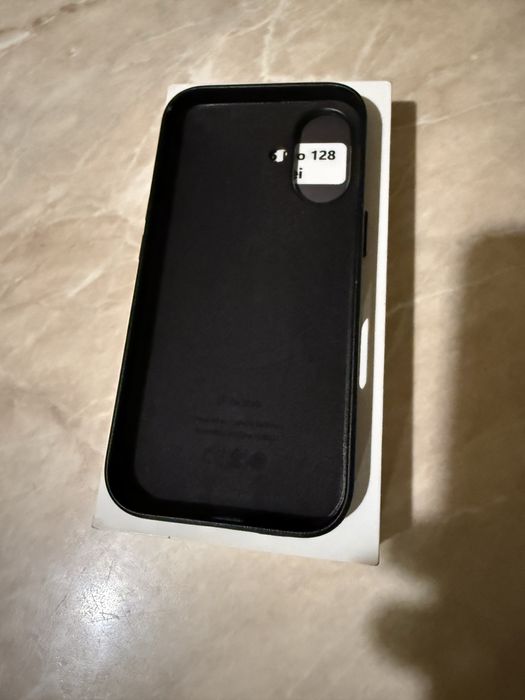 Vand husa de piele  de iphone 16 cu mag safe ca noua