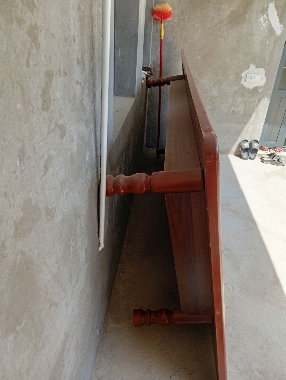 Xontaxta xam stol boladi qoʻshimcha oyogʻi bor
