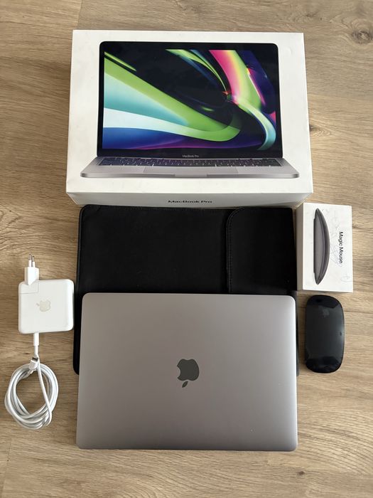 MacBook Pro 13 inch, M1, 2020 cu mouse