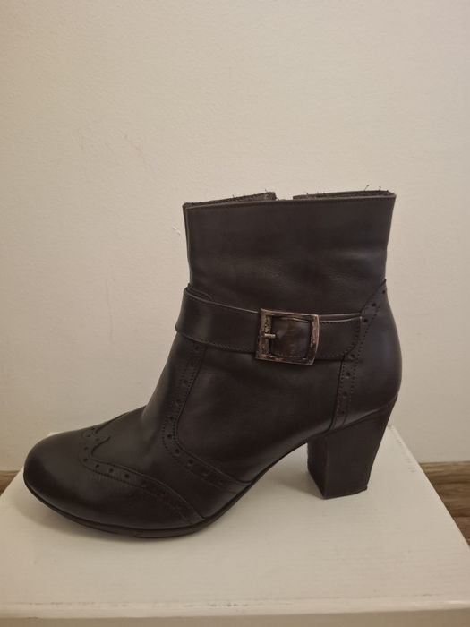 Botine elegante din piele neagră cu detalii brogue, mărimea 40