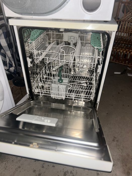 Запазена - Продавам миялна машина Haier