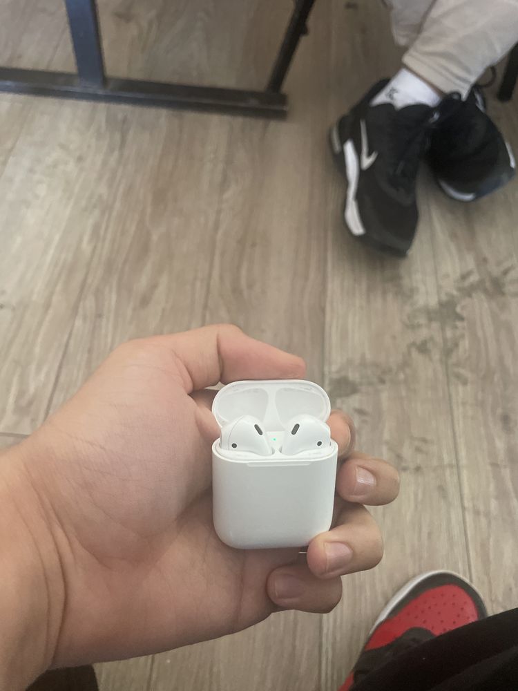 Apple AirPods 2nd generation