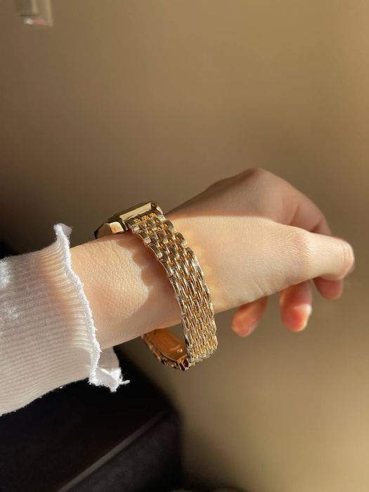 Стилни дамски часовник.Чисто нов.