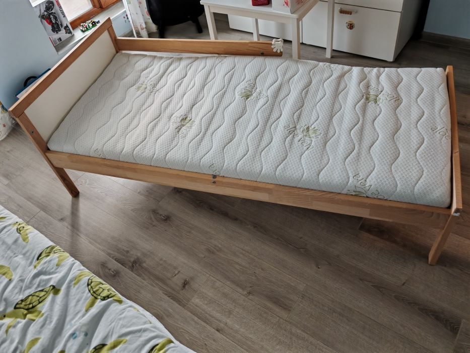 Детско легло с подматрачна рамка и матрак