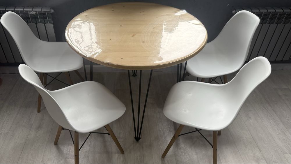 Продам комплект стол и стулья