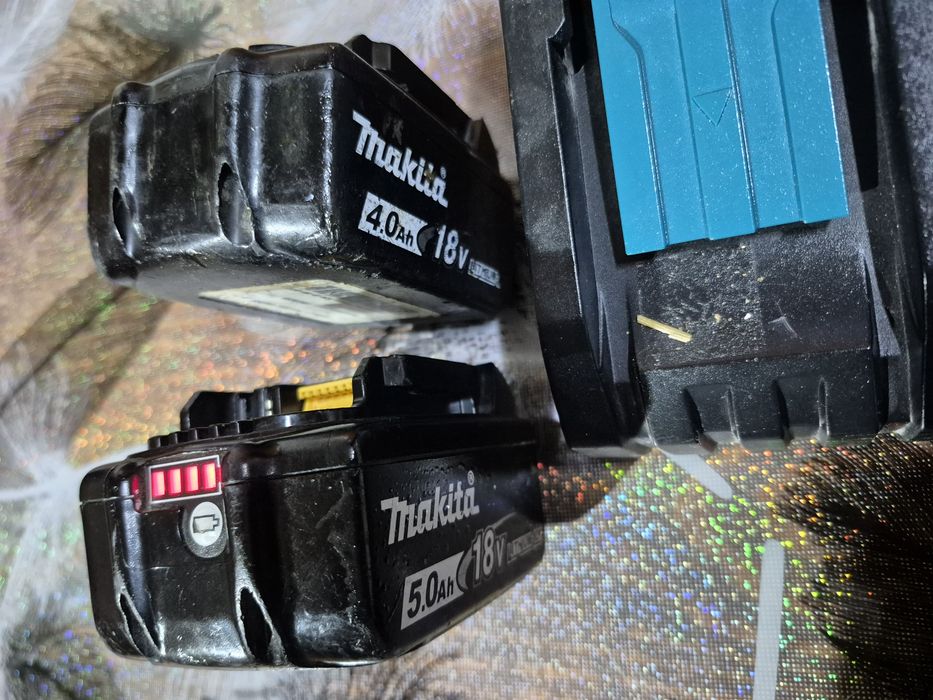 Acumulator baterie MAKITA 18v 4  5 ah si Incarcator MAKITA DC 18