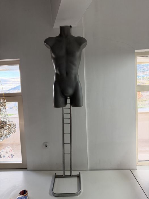 Манекени и торсове