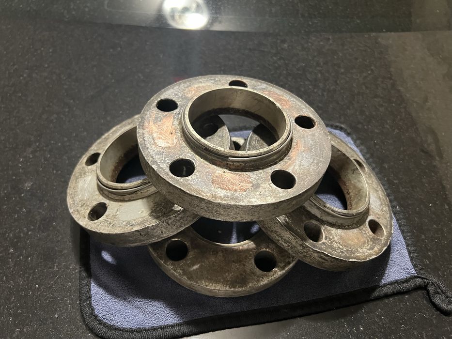 Фланци с болтове 20мм за БМВ Е39, Х5 Е53, Е70