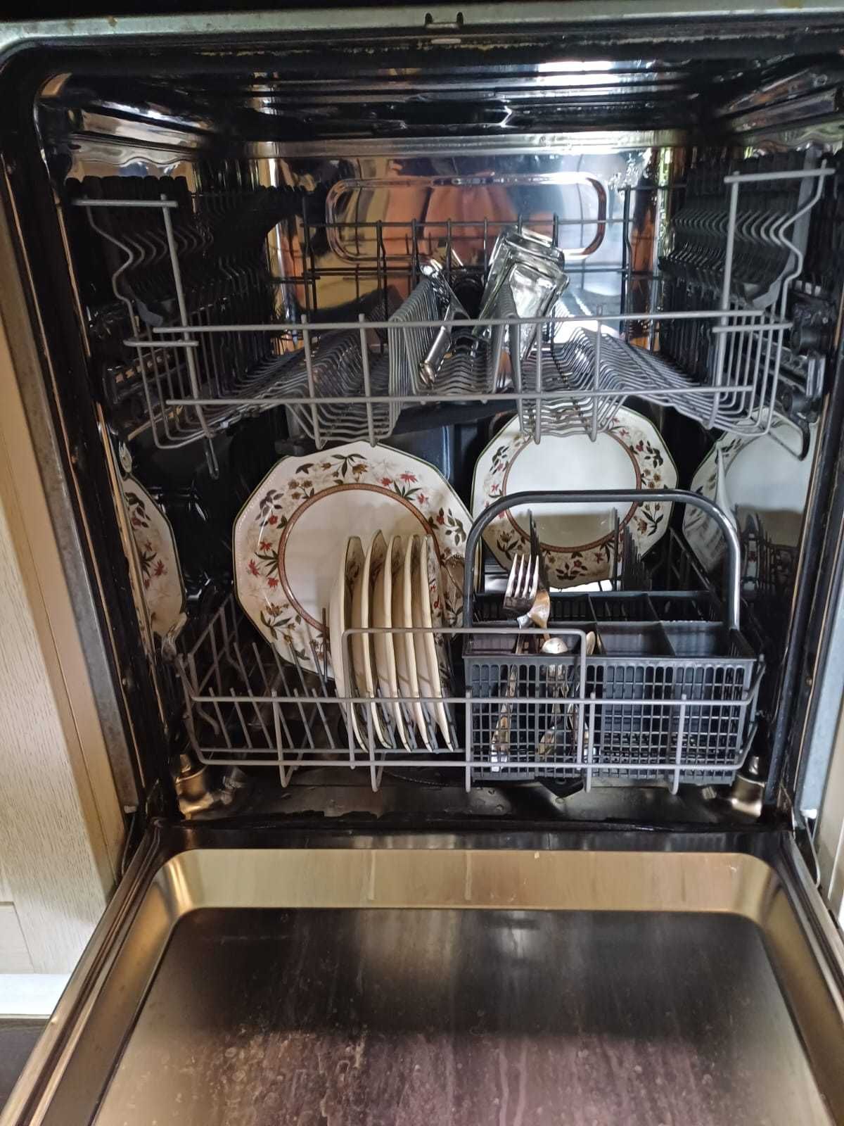 Съдомиялна машина за вграждане AEG Electrolux