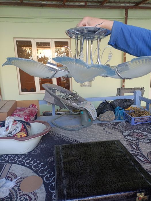 Люстра для дома в хорошем состояние