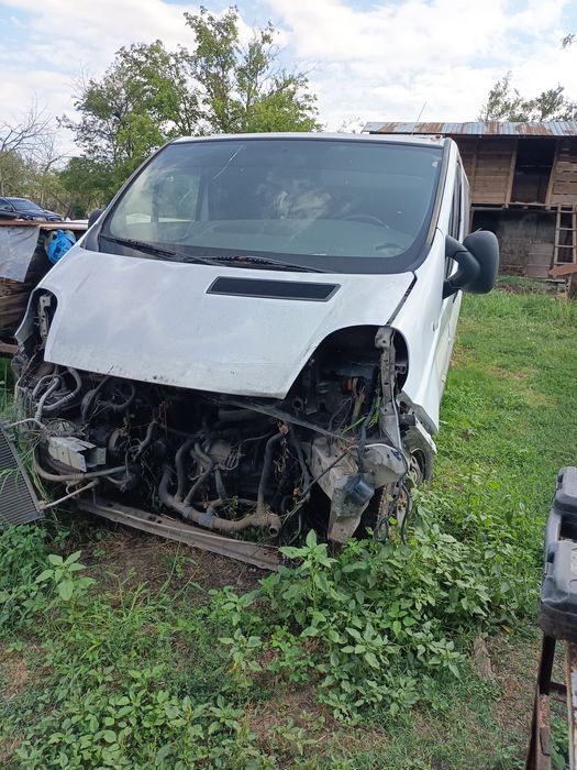 Vând Renault Trafic 1.9 tdi pentru dezmembrat