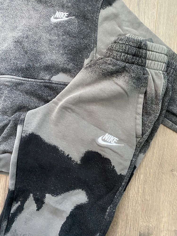 екип на nike ,носен но запазен