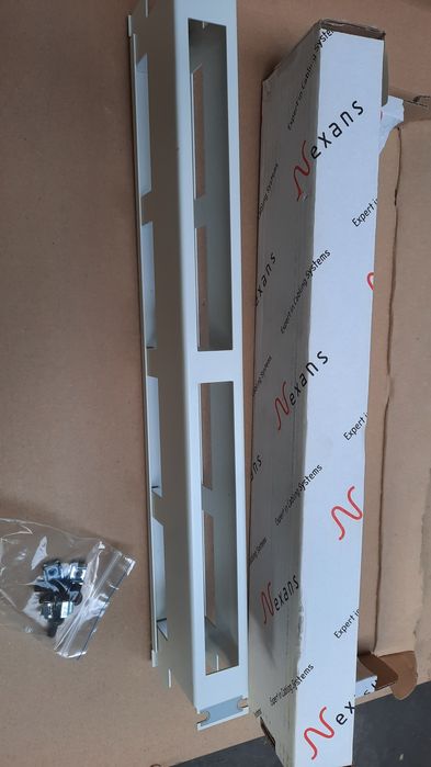 13 buc.Ghidaj de patchcord-uri Nexans,,cu capac.
