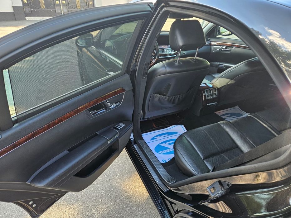 Mercedes S320 black