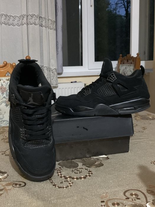 Vand Jordan 4 retro Black Cat, sunt impecabile. Purtate 2 saptamani