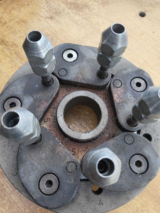 Фланец  за  баланс на джанти   безцентрален отвор Универсален