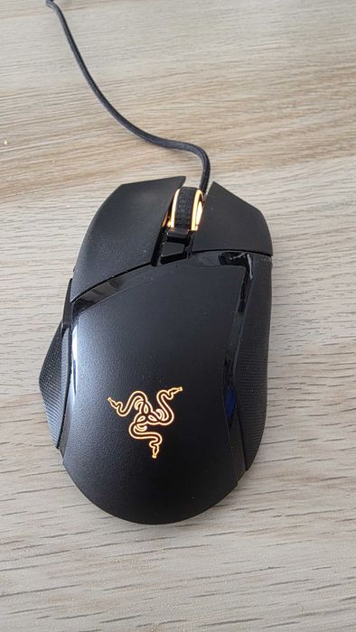 Vand mouse Razer Basilisk V2 cu fir + Mouse pad Razer cadou