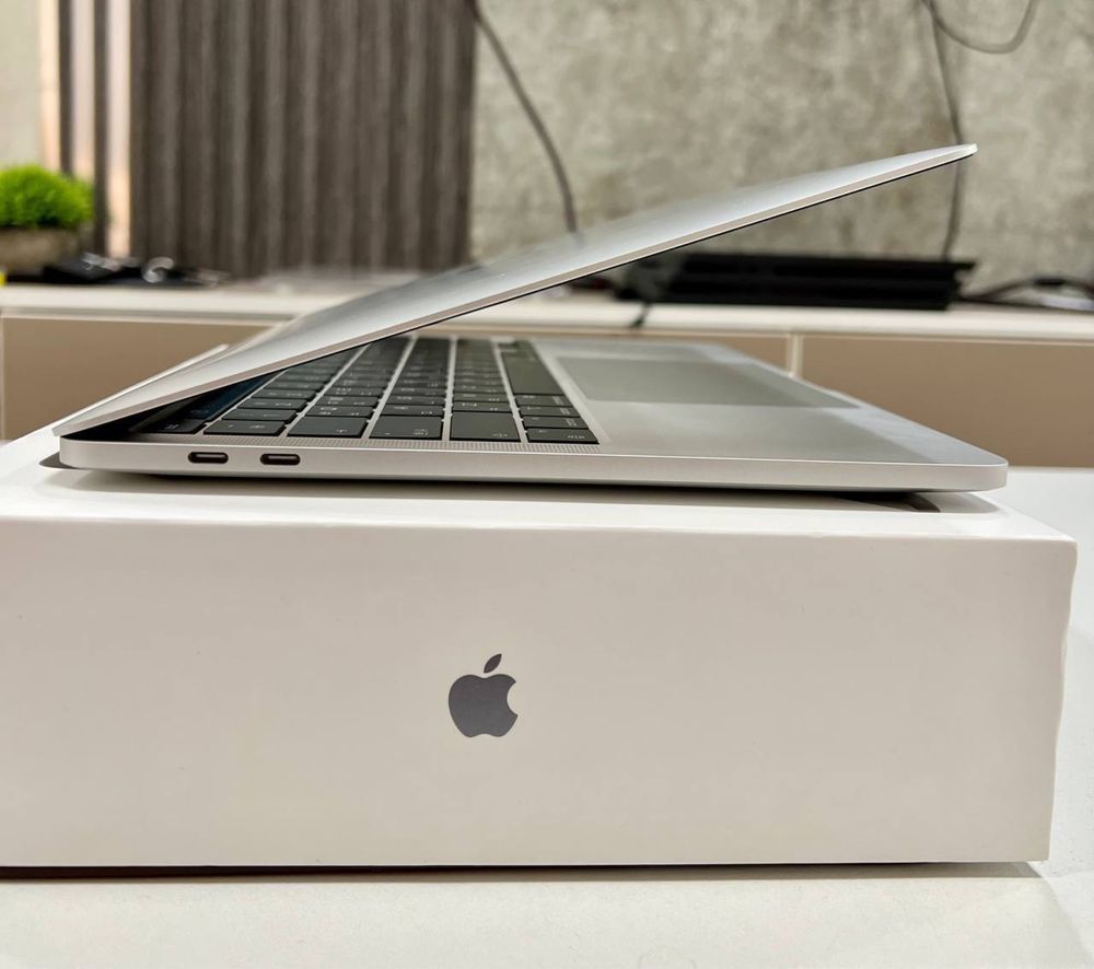 Mac Book M1 13 inch
