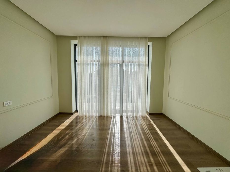 Дом 2х этажный новый построенный, 3 соток, 6 комнат, Лохутий