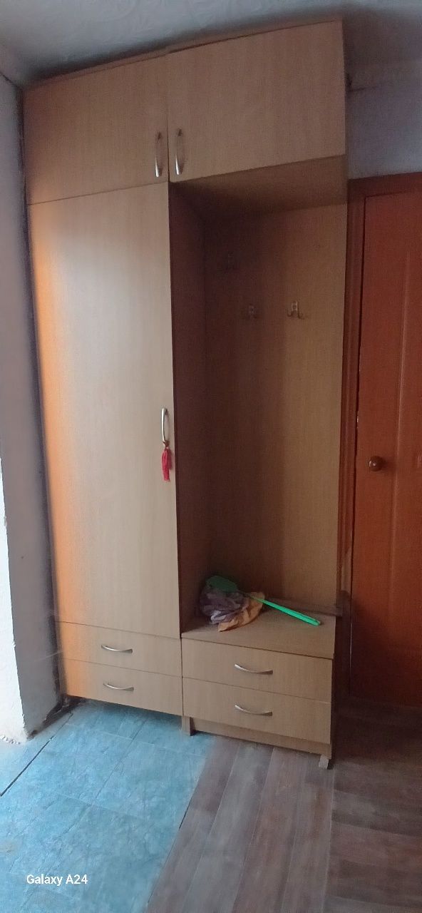 Шкаф большой прихожей