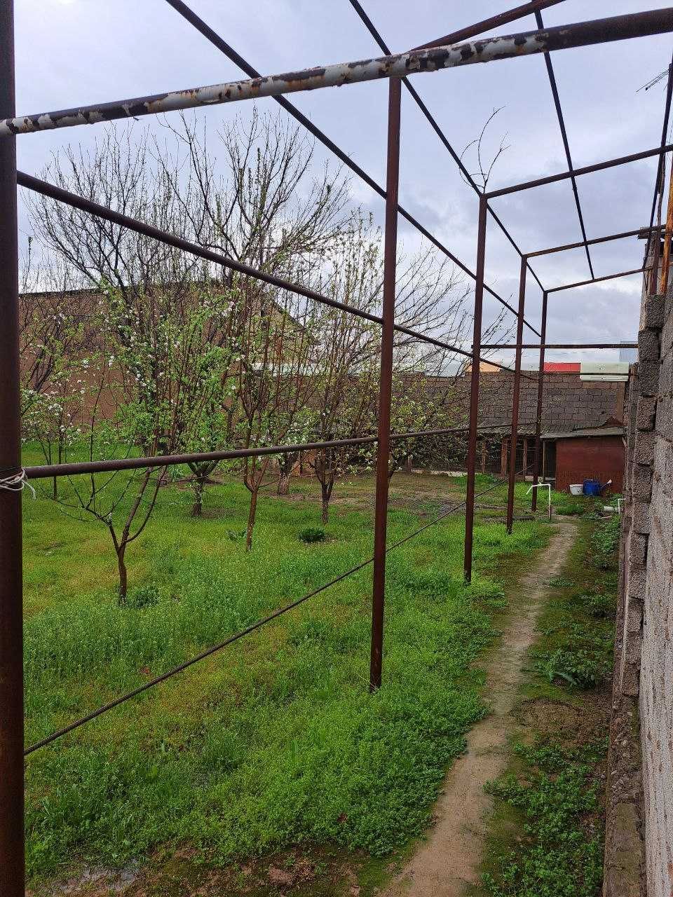 Katta bog'li dacha sotiladi