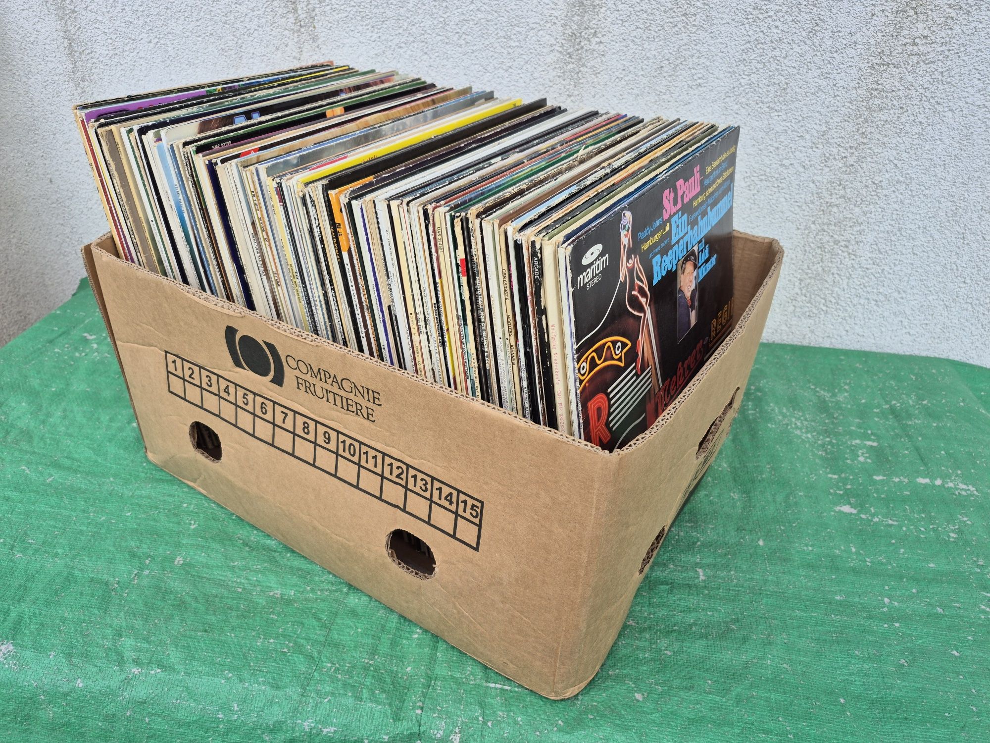 Lot Discuri Vinil colectie 200 LP cu muzica usoara straină mixta