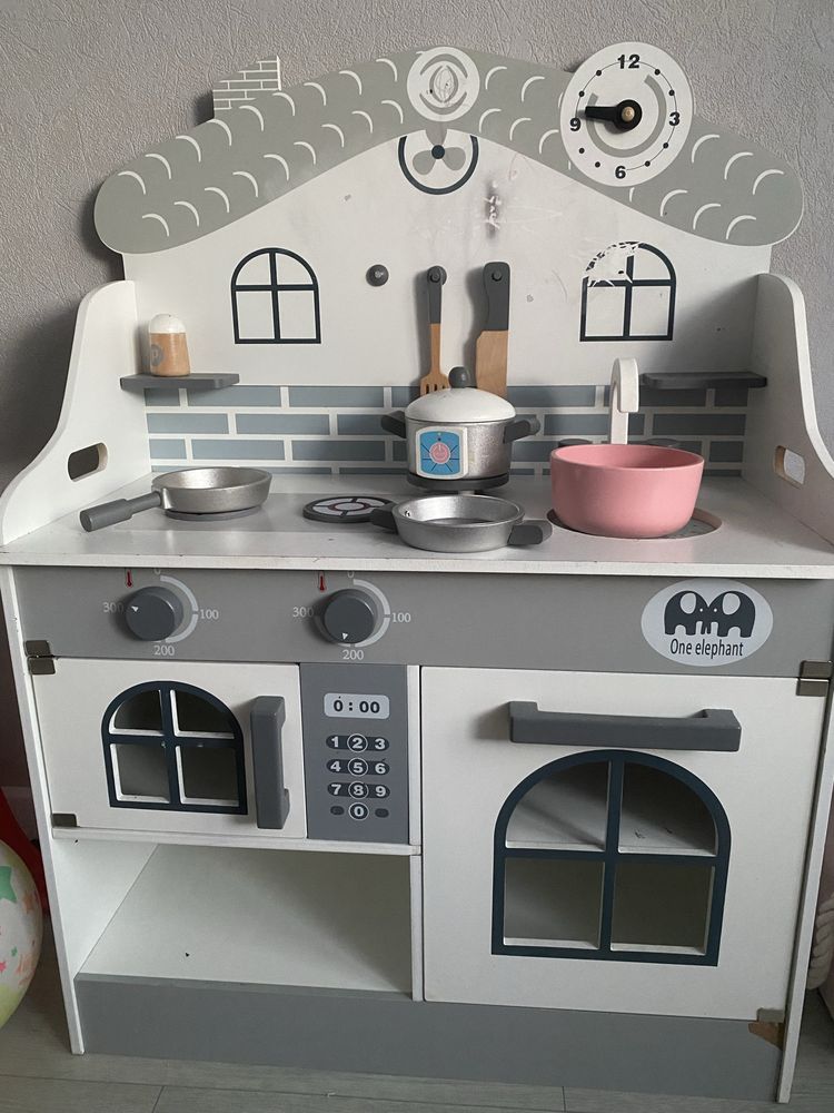 продам детскую кухню 10000