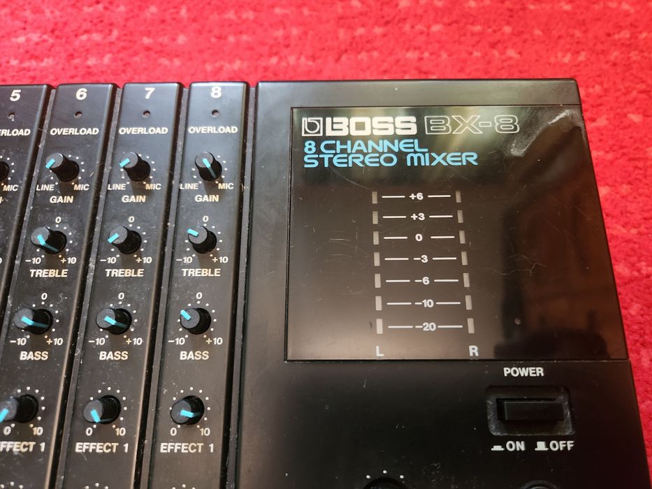 Boss bx-8 mixer stereo compact cu 8 canale