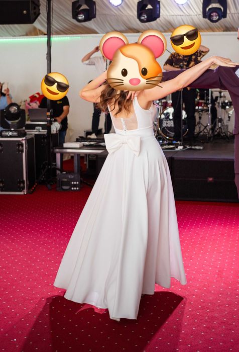 Rochie de mireasa grațioasă și lejeră