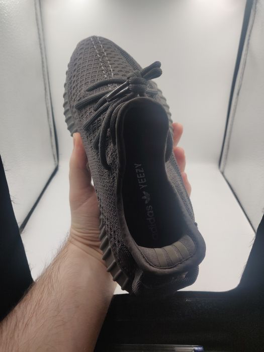 Yeezy 350 V2 Cinder, 39 1/3