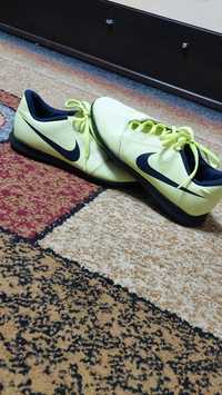 Adidasi fotbal nike