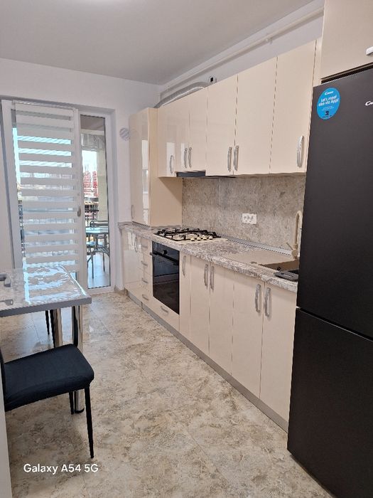 Închiriez apartament