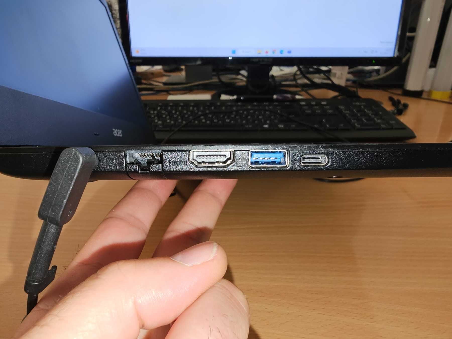 Продавам лаптоп Acer Aspire V3-372-59LY