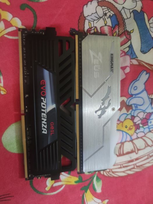 Vând RAM ddr4 16gb