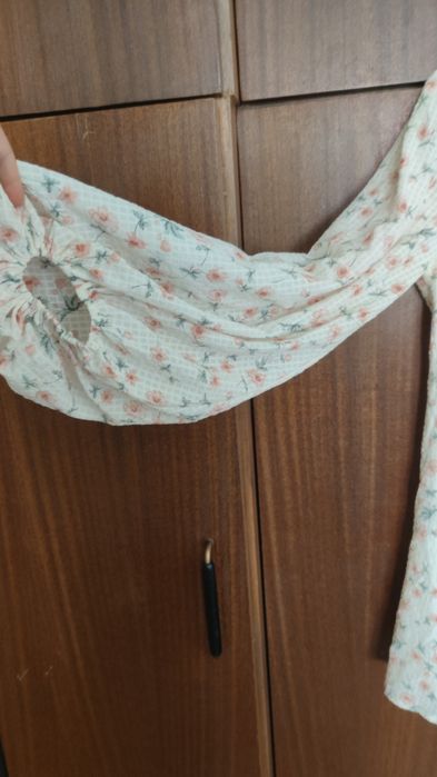 Kiss the sky рокля флорални мотиви/ цветя/ гол гръб/ буфан ръкави