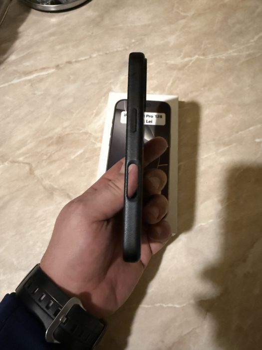 Vand husa de piele  de iphone 16 cu mag safe ca noua