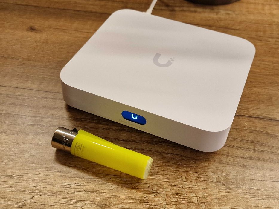 Продавам рутер Unifi Cloud Gateway Ultra / UCG-Ultra