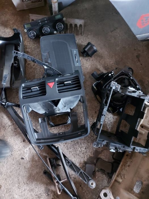 Consola centrala grile aerisire VW Golf5