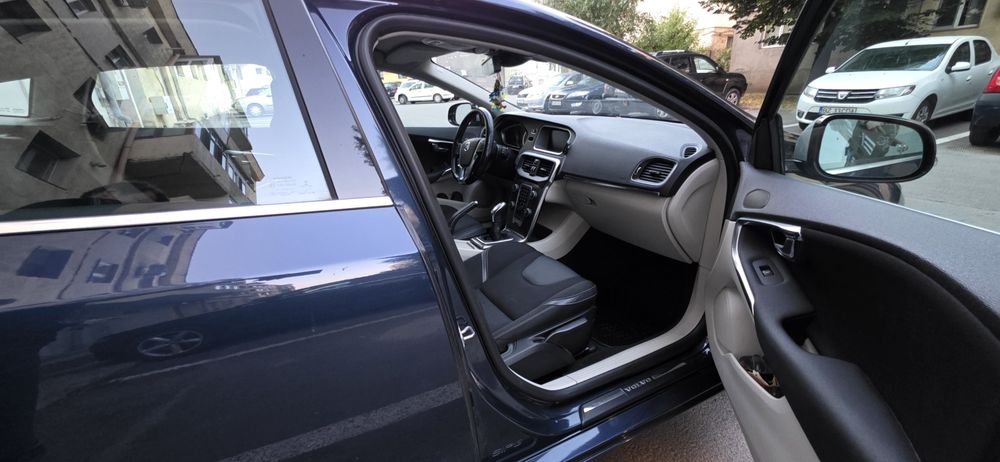 Volvo V40 Momentum