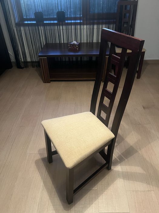 Scaune di lemn masiv