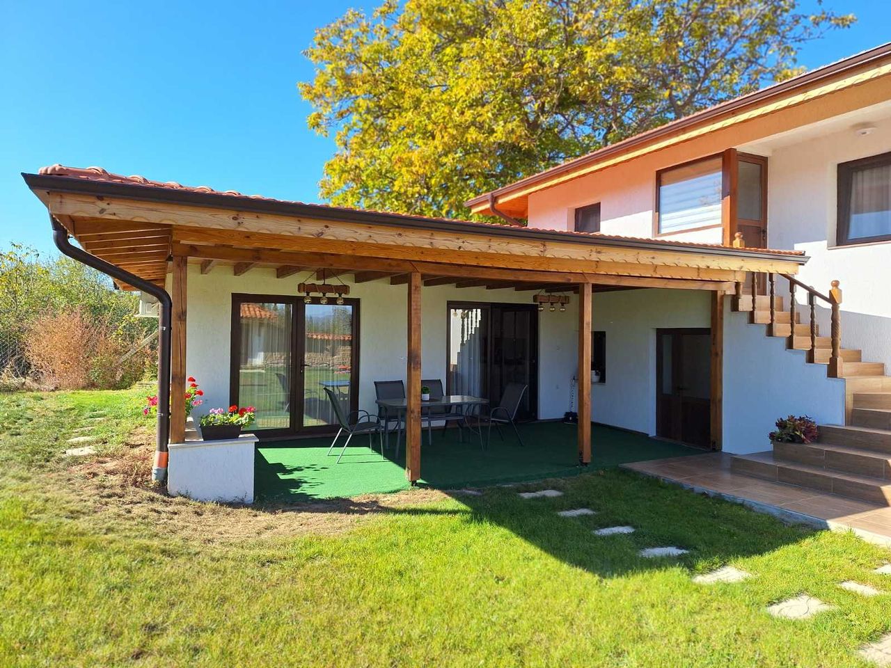 Продава се Къща в с. Елхово, Област Стара Загора - 704 кв.м за 188 €/кв.м - Снимка #1