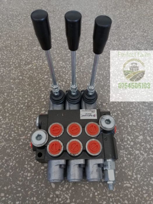 Distribuitor hidraulic cu trei manete cu opritor