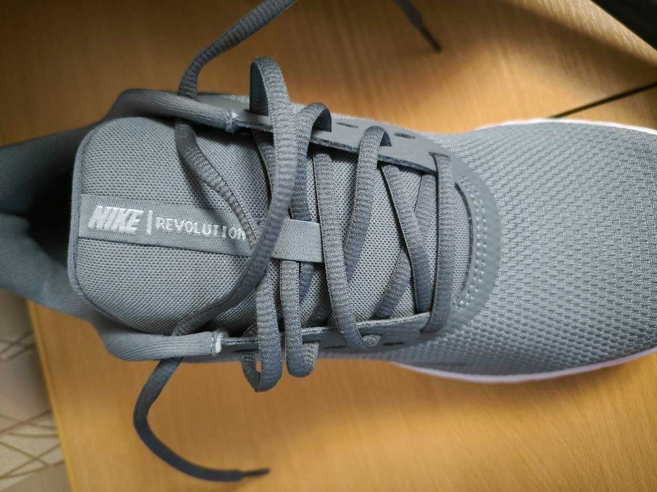 Новые оригинальные кроссовки унисекс Nike Revolution 5 из США
