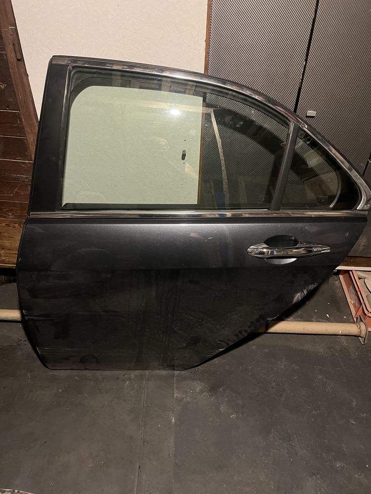 Продавам 2 леви врати за Honda Accord 7